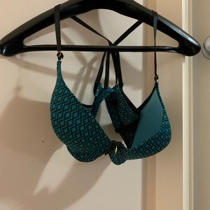 Daisy Fuentes bra size 36d